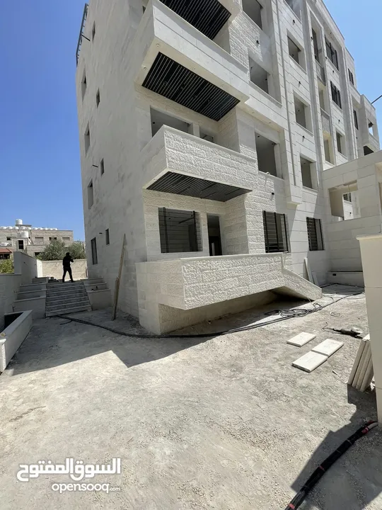 شقق فندقيه للبيع الحي الشرقي مساحة 135 متر شقتين في الطابق فقط البناية 8 شقق قرب دوار الشهداء