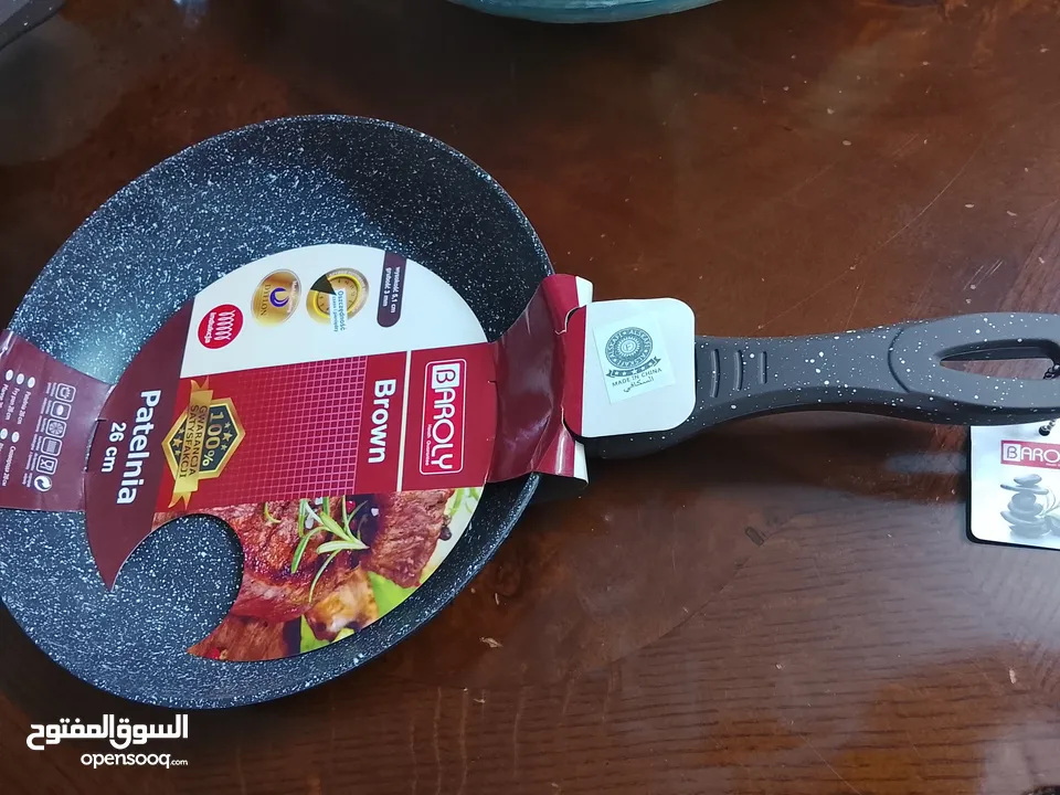 مقلاة جرانيت من النوع التقيل  مقاس 26 لونها سكني وبني نخب أول صناعة صينية جديدة غير مستعملة بورقتها
