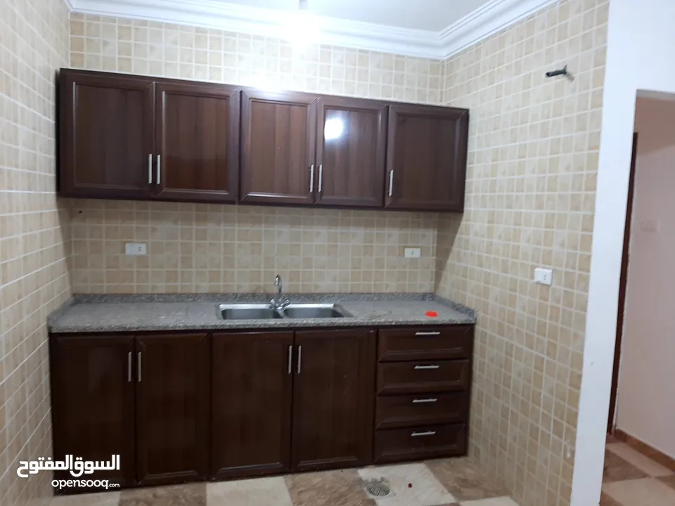 شقة أرضية قرب جامعة اليرموك
