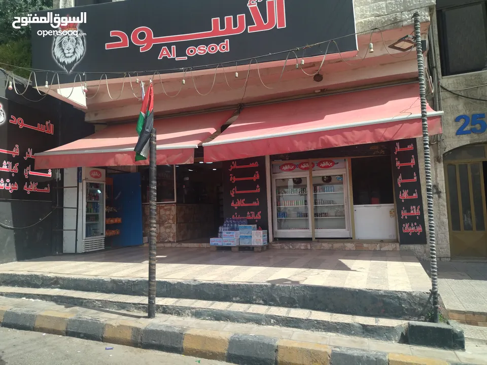 محل قهوة للبيع  ماركا الشمالية مقابل السكة تعمل بشكل جيد البيع لعدم التفرغ منطقة اصطفاف وشارع حيوي.
