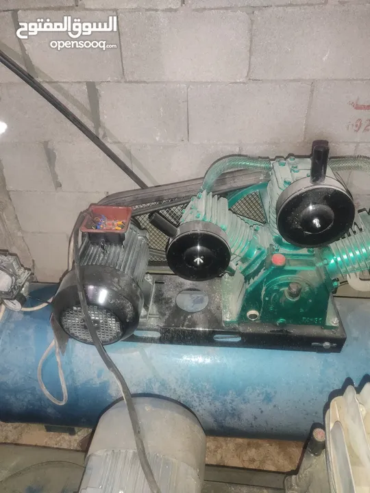 معدات منجرة كاملة للبيع . مستعمل بوضع الجديد .