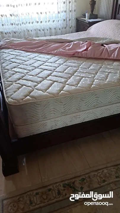 تخت و خزانه فقط  للبيع