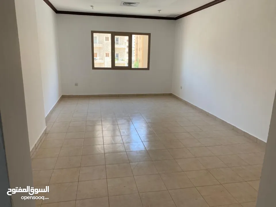 للوافدين شقة غرفتين ق 12 شارع عمان الرئيسي مساحة كبيرة