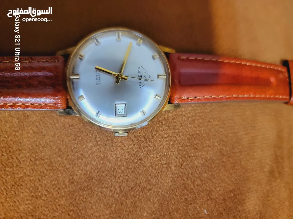 ساعات قديمه مخزنه