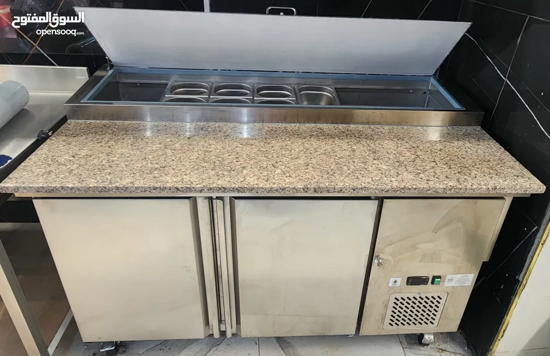 معدات مطعم برجر شبه جديد