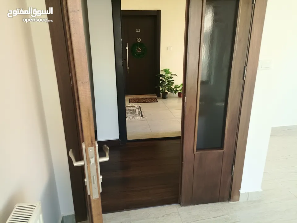 شقة فاخرة مع روف الجبيهة ضاحية الرشيد قرب دوار الجاذبية 180م مع روف غير مبني اطلالة رائعة جدا