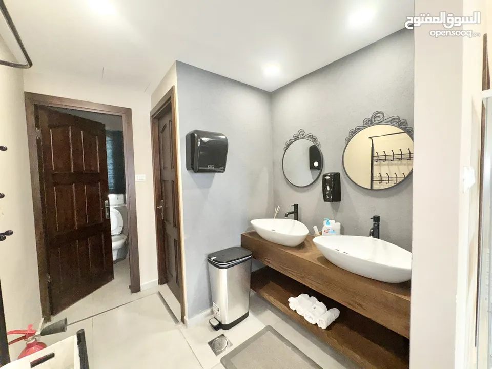 مركز تجميل للبيع مع معدات حديثة