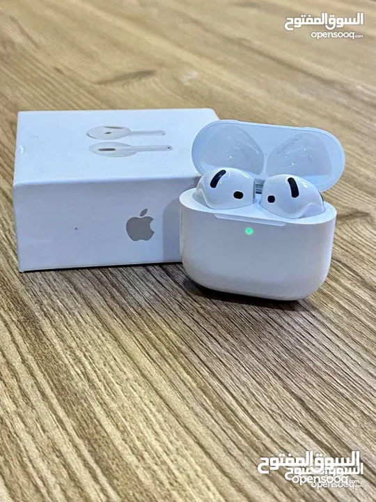 أختار الأصلي وريح راسك النسخة الأحدث والأقوى  بطارية تصل إلى 5ساعات من الأستخدام Apple AirPods 4 AN