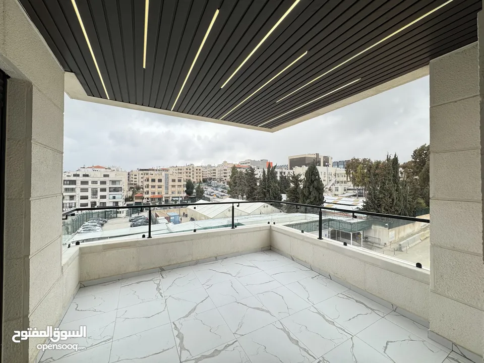 شقة مميزة طابق اول بأجمل مناطق خلدا مساحة واسعه 240م بسعر مميز