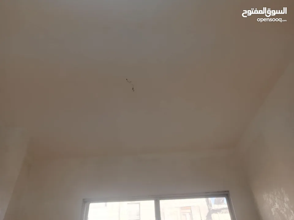 شقة للبيع بسعر مغري حي الحسين