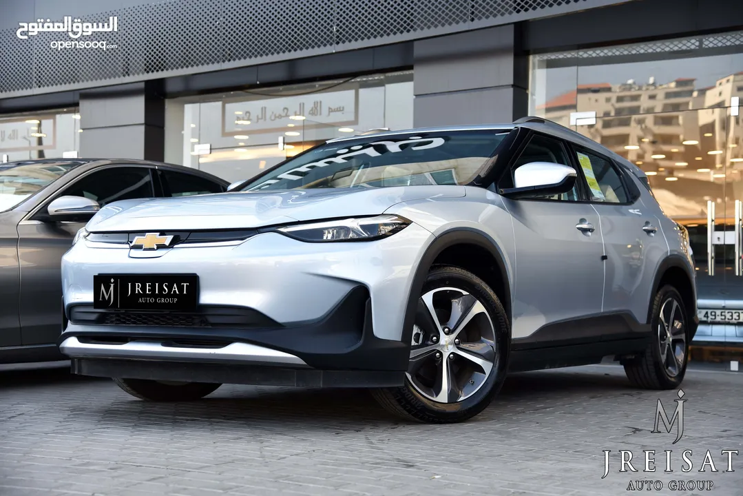 شيفرولية مينلو كهربائية بالكامل متوفر باللونين سلفر بلو وابيض 2023 Chevrolet Menlo EV