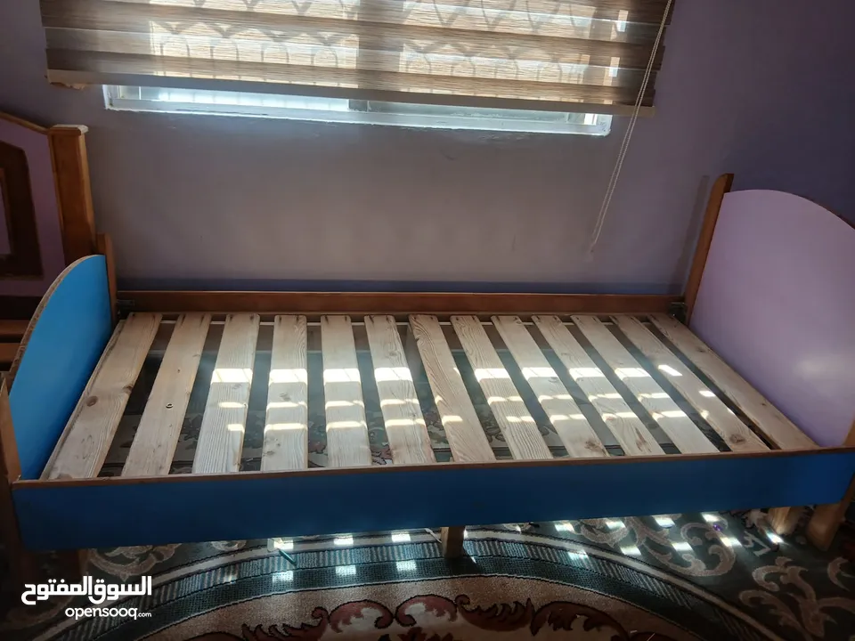 تخت للبيع بحالة الوكالة خشب ثقيل