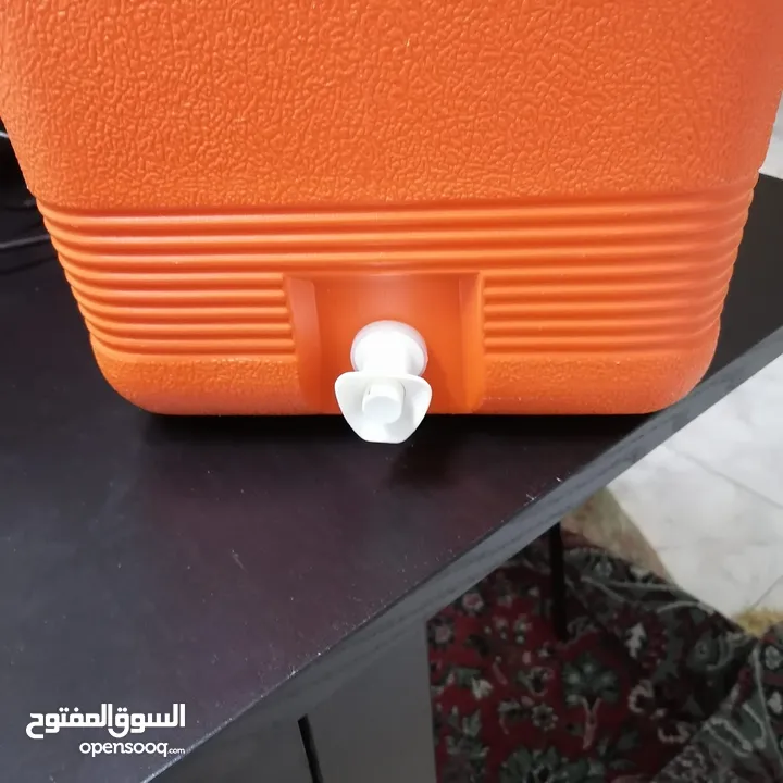 ثلاجه للرحلات نظيفه