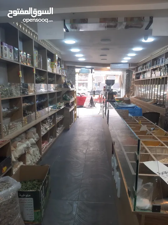 محمص للبيع بكامل عدته وديكوره وبضاعته البيع بداعي السفر المحمص يعمل بشكل جيد وقابل للتطوير والتوسيعو