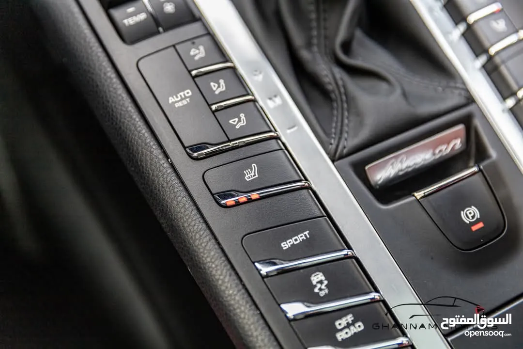 Porsche Mecan 2.0L Turbo وارد وكالة نقل