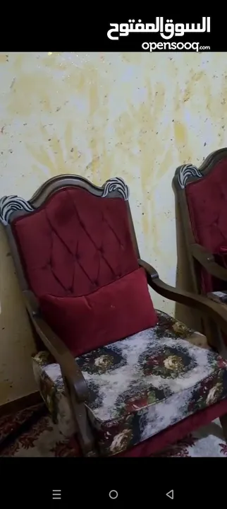 طقم كنب بحالة ممتازة خشب ثقيل للبيع