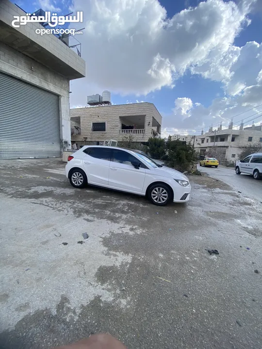 سيات ابيزة للبيع