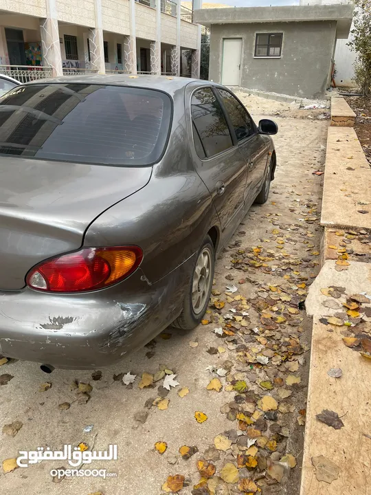 هيونداي لنترا 2000