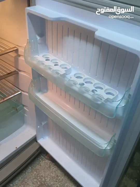 ثلاجة نضيفة جدا جديده حاله الوكاله