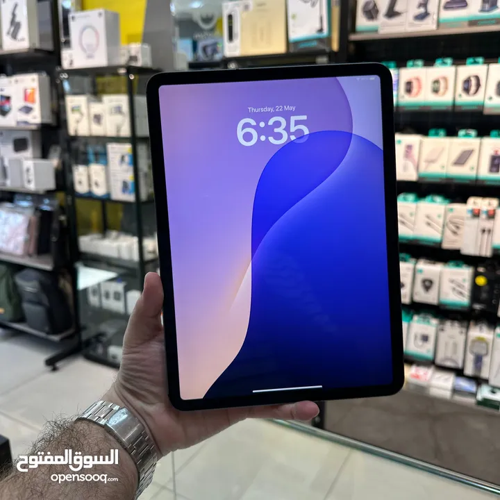 iPad Pro 11" 256G WiFi With Apple Pencil    بطارية 87%2 بحالة ممتازة
