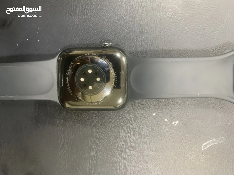ساعة ابل الإصدار السابع بحالة جيدة استعمال بسيط