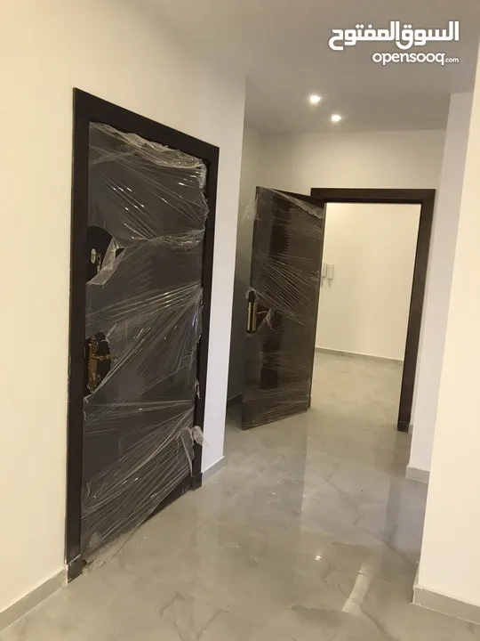 شقه ارضيه طابقيه مميزه للبيع او البدل