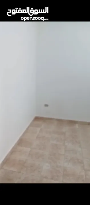شقة فارغة للايجار في شارع مكة 200