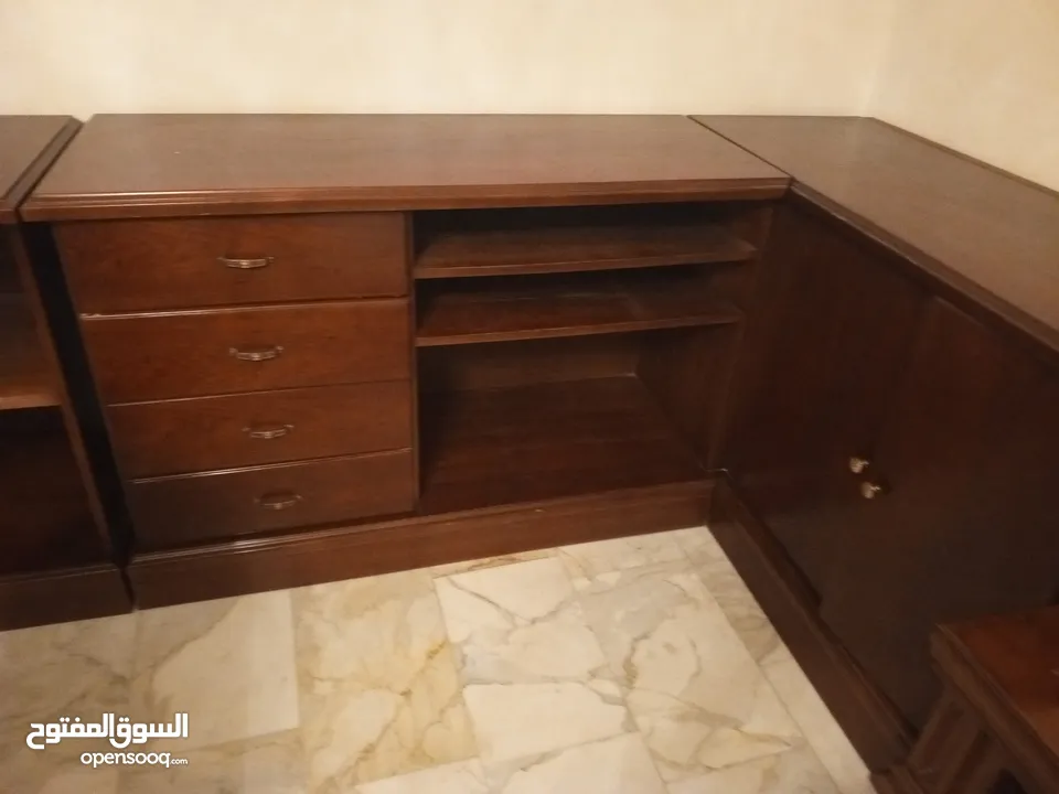 رفوف مكتبيه