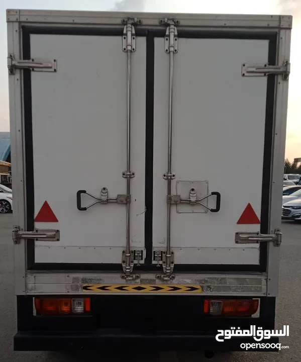 Toyota Hilux V4 2.7L(Meat fridge) Model2014