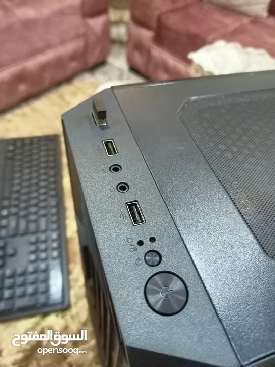 كمبيوتر جديد بكرتونة استعمال خفيف شهر واحد مواصفات ممتازة  مع كيبورد وماوس وايرلس  نوع لينوفو