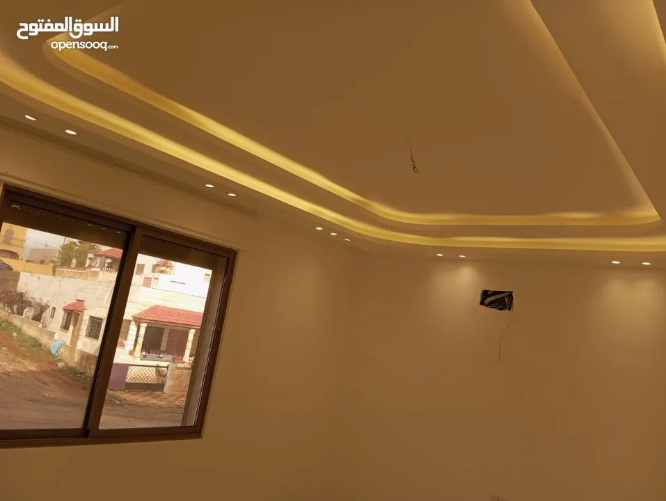 شقة ارضية معلقة مميزة على شارعين  بالبنيات  بتشطيب ومواصفات مميزه جدا عن باقي الشقق للبيع المستعجل