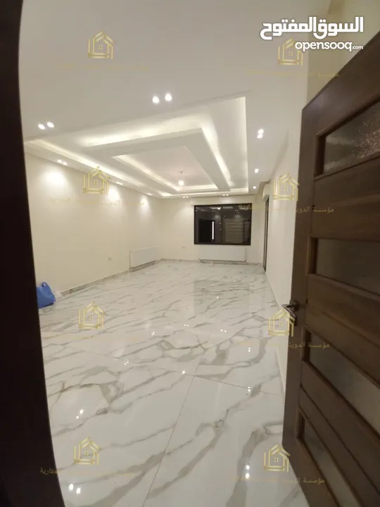 شقة جديدة - لم تسكن - خلدا - 3نوم 1ماستر - 200م - بلكونة بإطلالــــه مميزة - قرب الخدمات العامة -