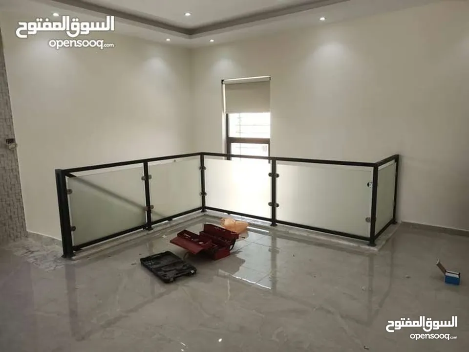 اعمال زجاج وسكريت