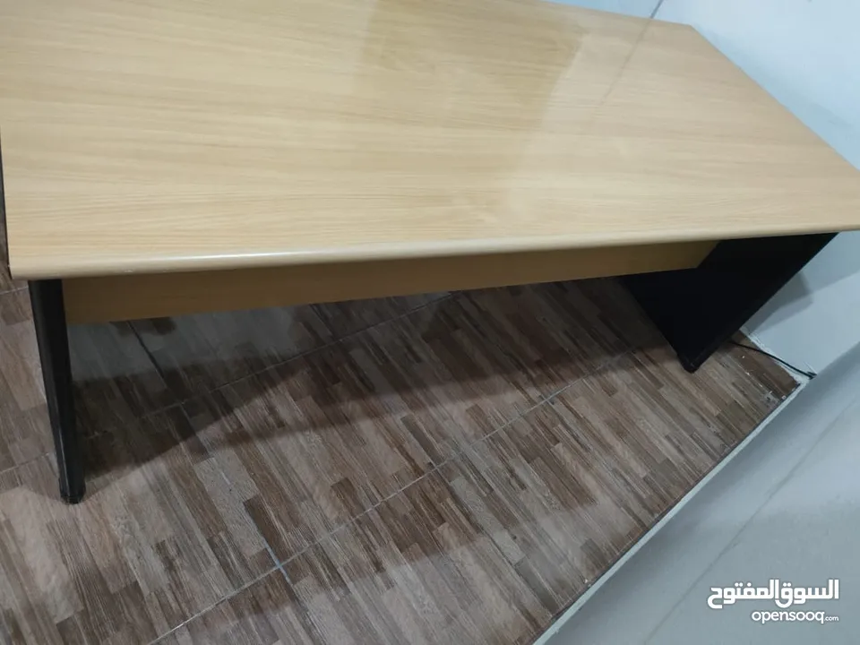 desk 180*90 cm in good condition 7 KD only