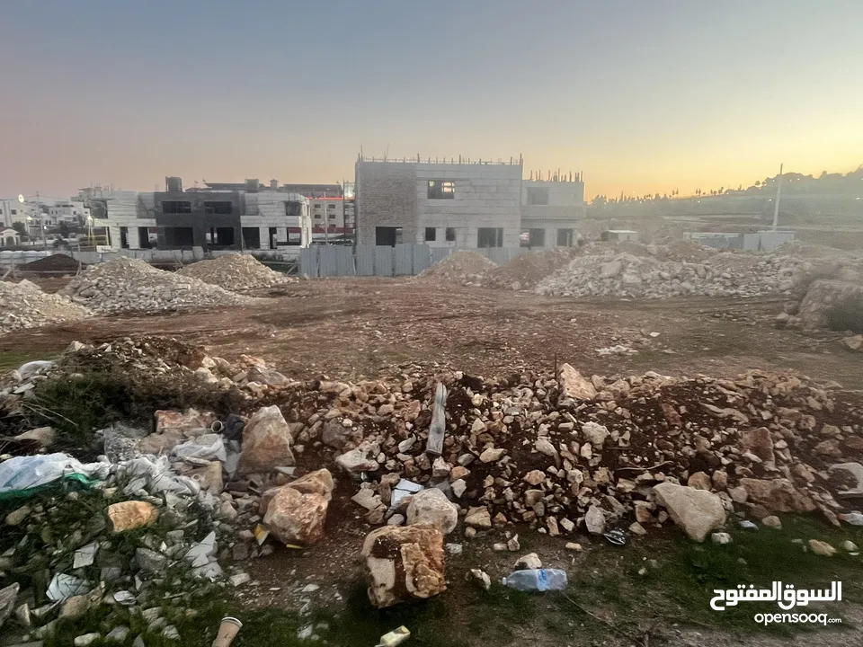 قطع اراضي سكنية باحكام خاصة(فلل) بالبنيات-الحوية خلف جامعة البترا
