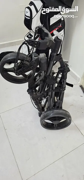 طقم جولف مع حقيبة وعربة Golf kit with bag and cart