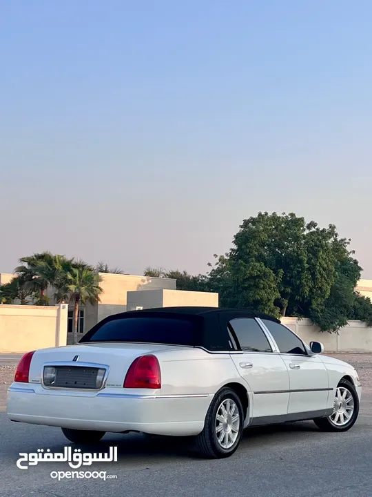 Lincoln town car 2010 USA full price 22,000 Aed