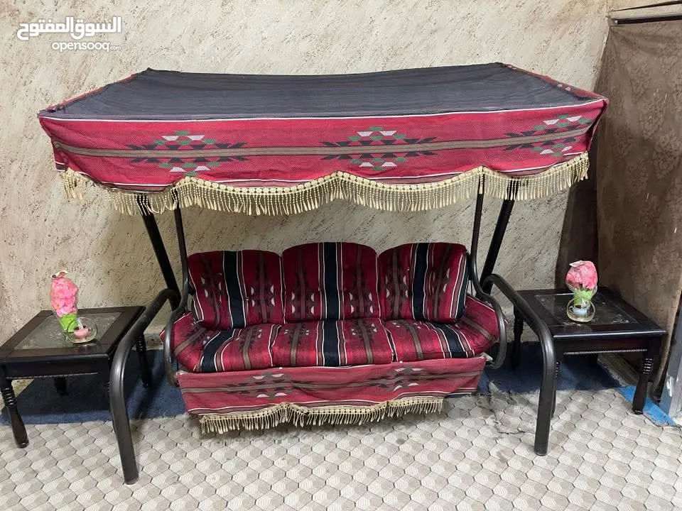 طقمين كنب وطاولة سفرة ومرجيحة