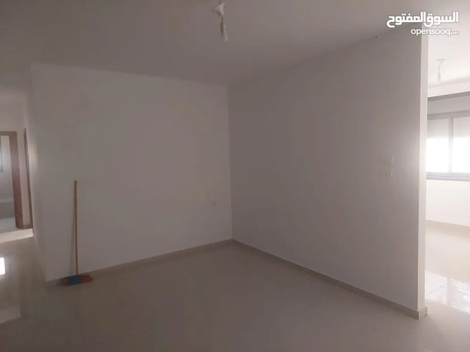 شقه مدخل خاض خلف مستشفى رام الله