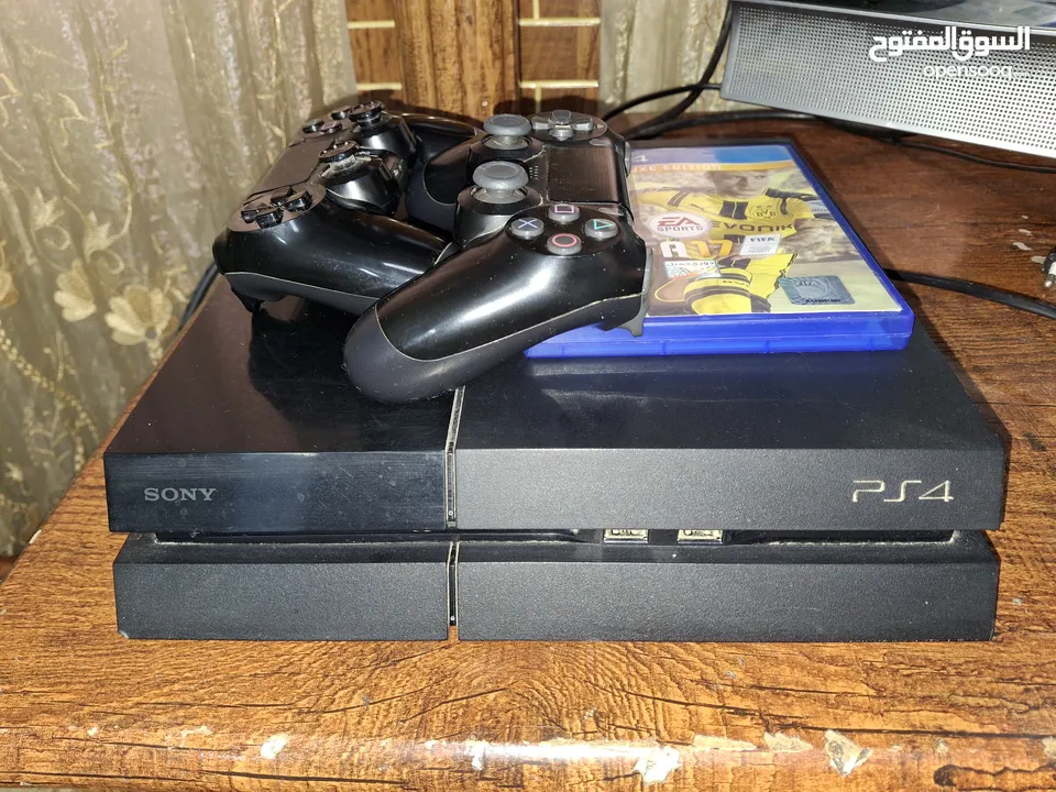 بلايستيشن 4 مستعمل بحالة ممتازة  ....Ps4 Fat