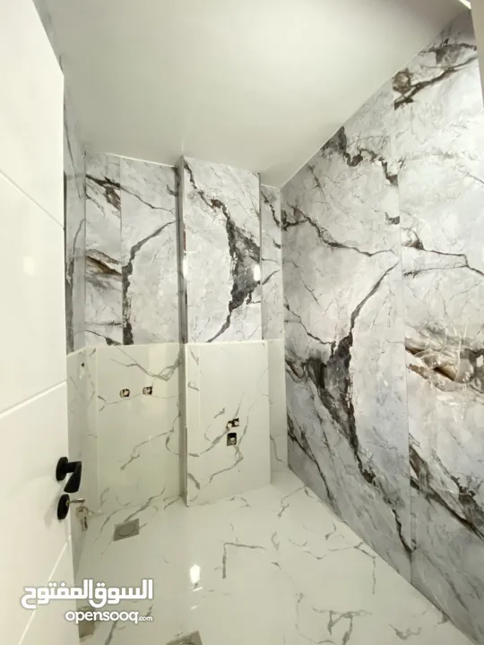 4 استوديوهات للبيع مقابل الاكاديميه مباشره تشطيب جديد  والسعر بجنن