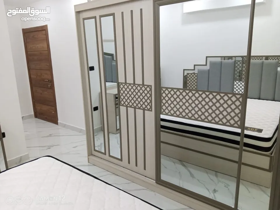للبيع بيت مفروش لم يسكن في الجبهه فرش راقي من المالك مباشرة