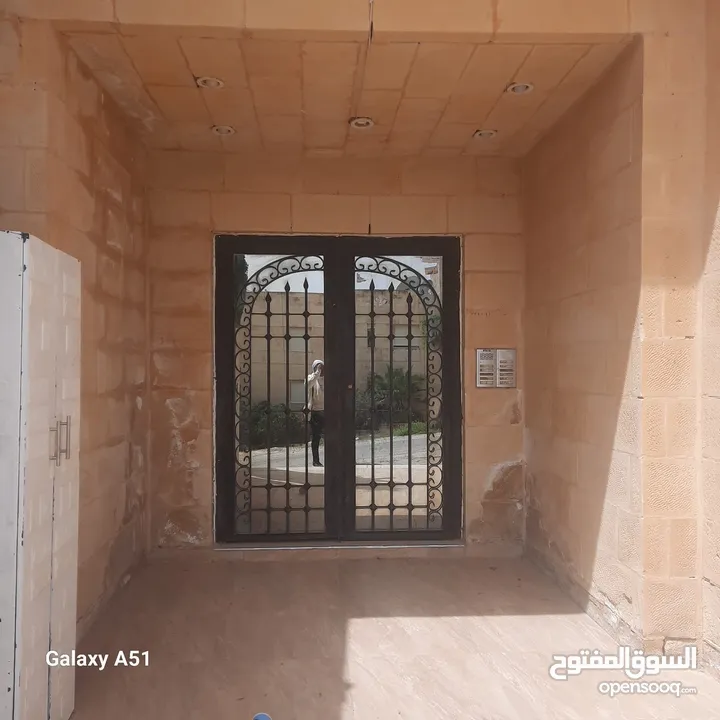 شقة للبيع شبه ارضي بأجمل مناطق ضاحية الرشيد