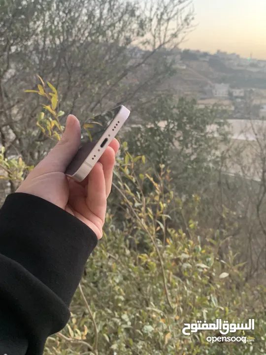 ايفون 13 ميني 128 جيجا مغير بطارية ومغير مجموعة اللوحة المنطقية اصلية يوجد خدوش بسيطة بطارية 91٪