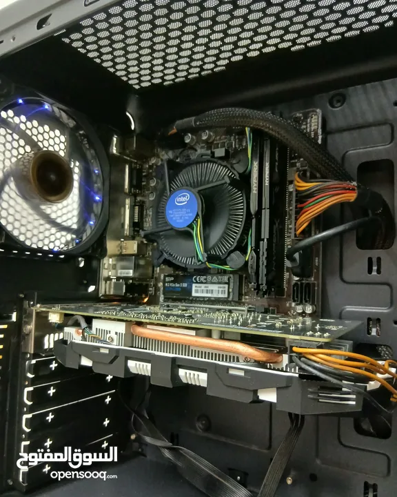 جهاز PC للبيع بسعر مغري وبكرت شاشة خارجي