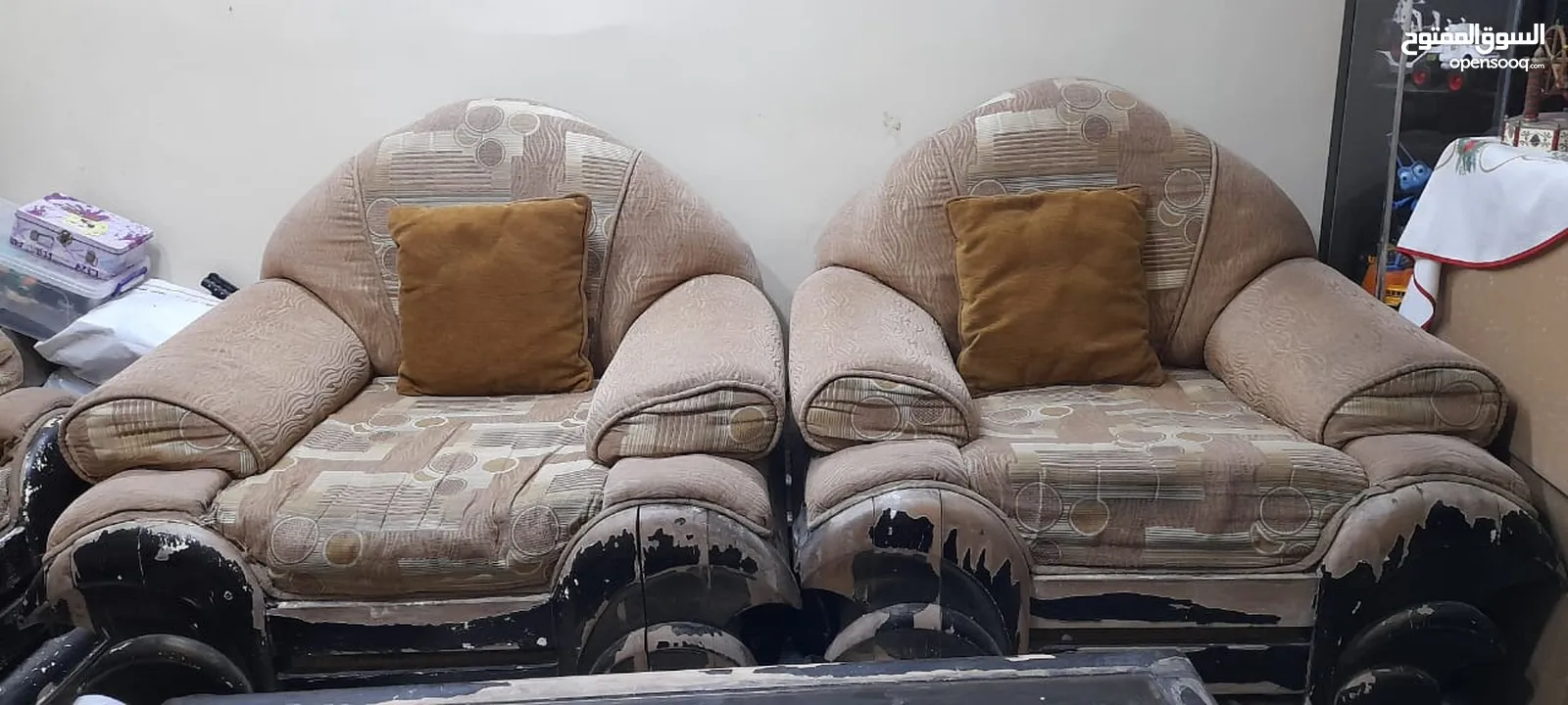 طقم كنبايات كويتي خشب زان للبيع ومع طاولة