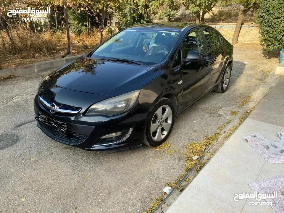 اوبل استرا 2014 ماتور 1400  بحاله جيده لون اسود والدفع نقدي