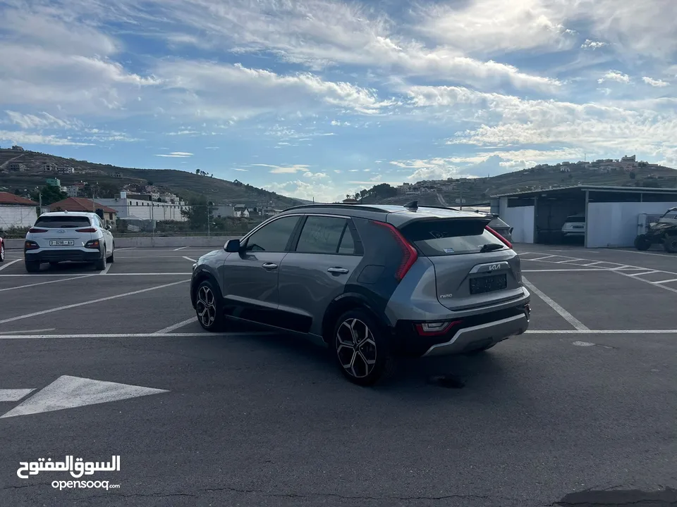 كايا نيرو هايبرد (بنزين+كهرباء ) فل الفل فتحة سقف لون مميز اضافات مميزة /2022 جناح اسود