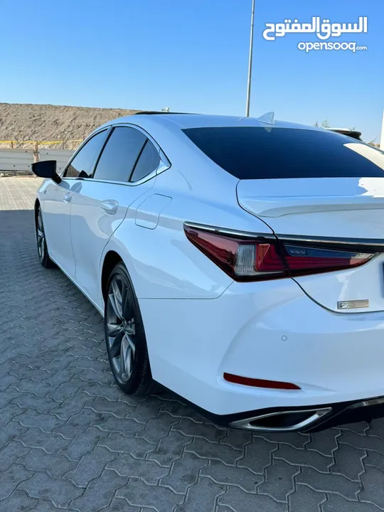 لكزس ES350 Fsport موديل 2021 داخليه احمر وكاله ثلاث عدسات