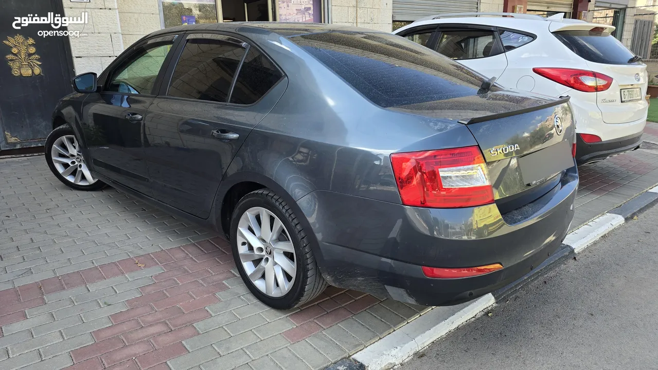 سكودا اوكتافيا 1400 تيربو بنزين بحالة الوكاله مفتاحين شركه عداد اصلي 103 الاف جنط 17